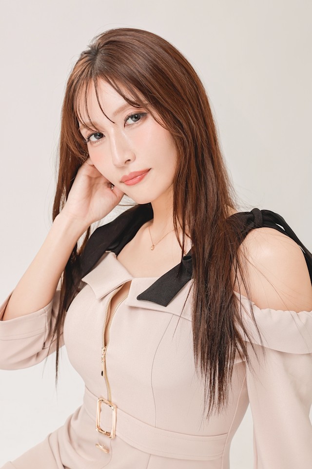 足立 なみプロフィール写真4